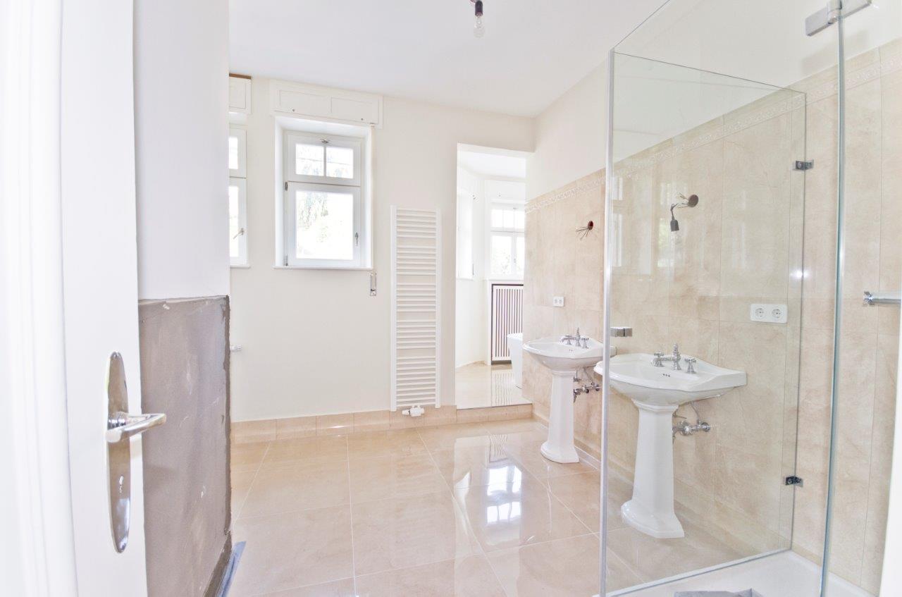 Kernsanierte Jugenstiletage mit gr. Terrasse und Garten in bester