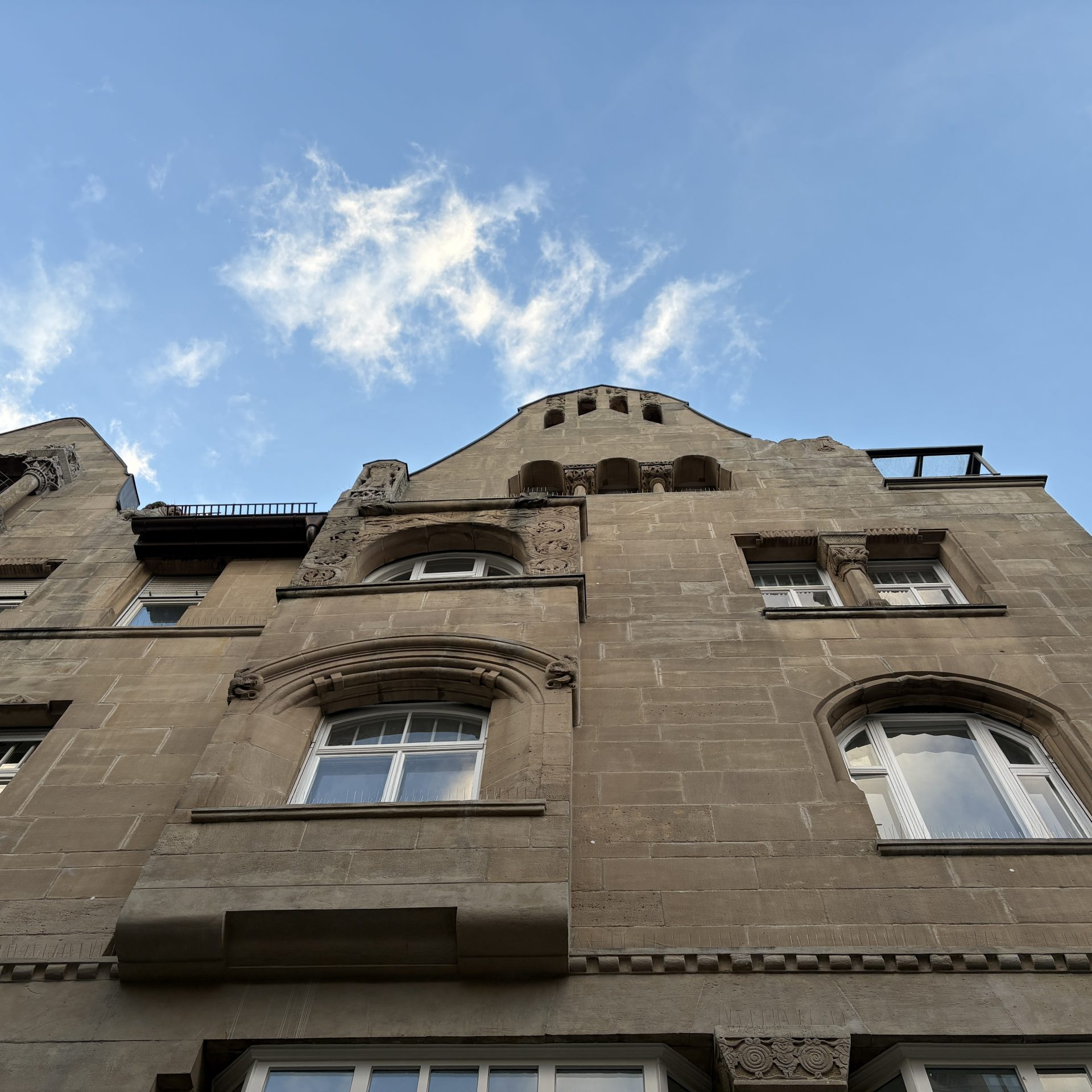 Sanierte, WG-geeignete 4-Zimmer-City-Wohnung in Stuttgart-Mitte