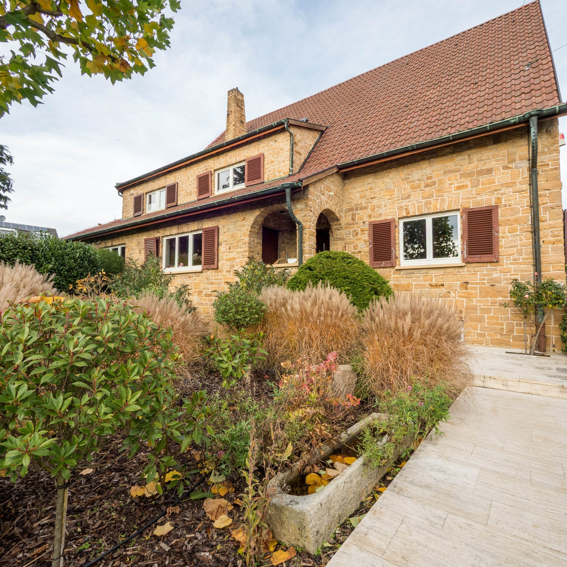 Haus in Haus: lichtdurchflutete 4-Zimmer-Wohnung in toller Lage