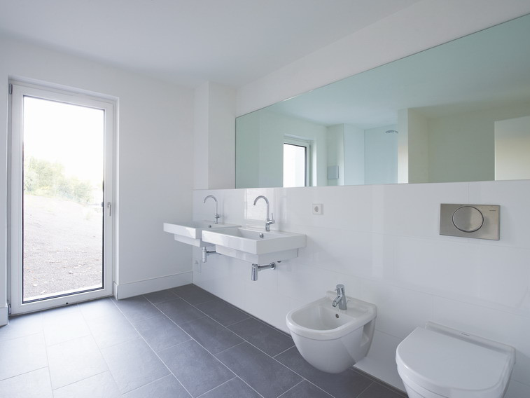 Badezimmer – Großzügige 3-Zi.-Wohnung mit Terrasse und Garten in Aussichtslage in Stuttgart-Nord